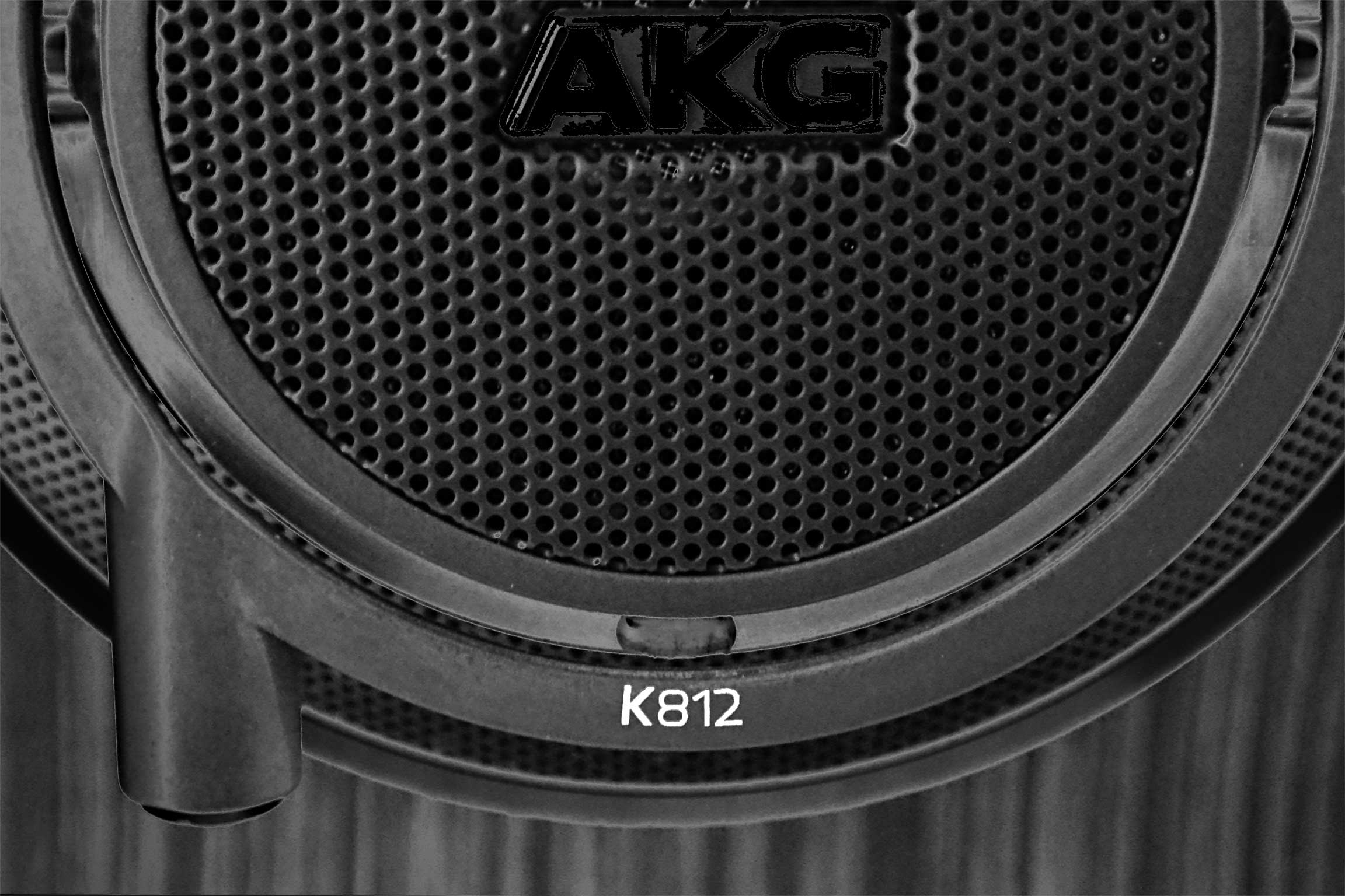 AKG K812